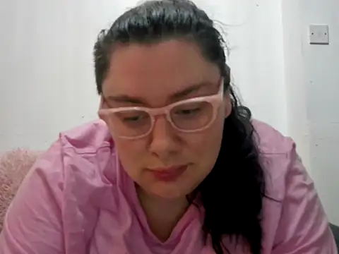 Snapshot of Bustycurves chatting on October 2, 2025, 9:00 pm Bustycurves online show from October 2, 2025, 9:00 pm