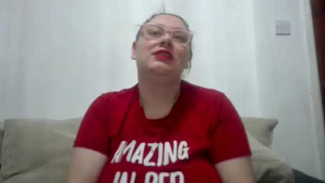 Snapshot of Bustycurves chatting on October 25, 2025, 10:37 pm Bustycurves online show from October 25, 2025, 10:37 pm