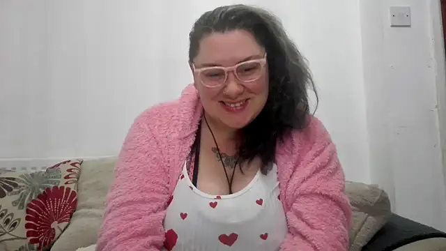 Snapshot of Bustycurves chatting on October 27, 2025, 8:46 pm Bustycurves online show from October 27, 2025, 8:46 pm