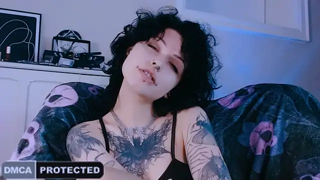 NaughtyLittleFox online show from June 12, 2026, 3:27 am