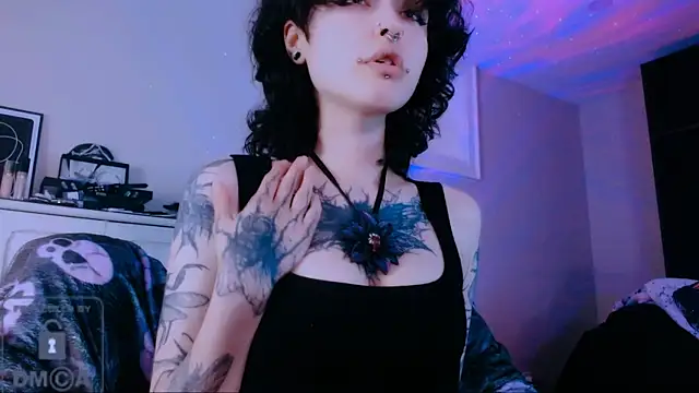 NaughtyLittleFox online show from June 20, 2026, 4:37 am