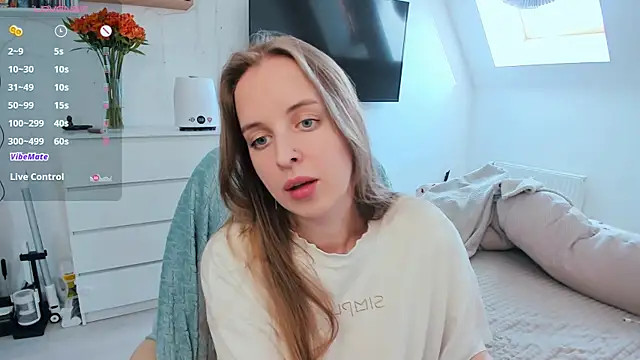 Snapshot of violet_blue_eyes chatting on April 8, 2026, 1:33 pm violet blue eyes online show from April 8, 2026, 1:33 pm