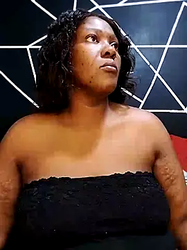 YummyChocolatexx2 online show from May 2, 2026, 12:43 pm