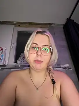 Livewithlucy online show from December 21, 2024, 7:24 am