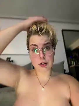 Livewithlucy online show from December 27, 2024, 9:54 pm