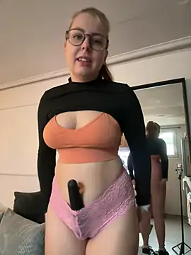 Livewithlucy online show from February 6, 2025, 8:29 am