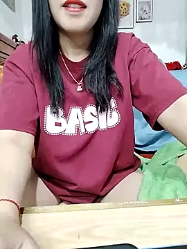 cream1299 online show from February 5, 2025, 2:08 am