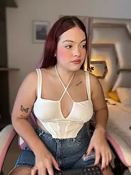 Chloee Evans1 online show from December 22, 2024, 3:11 pm