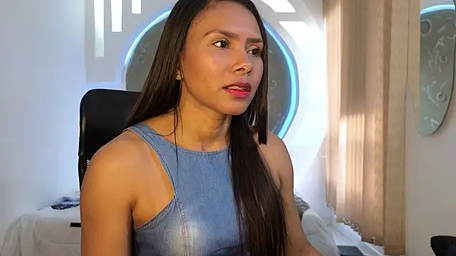 Tatianabr 01 online show from November 30, 2025, 8:57 pm