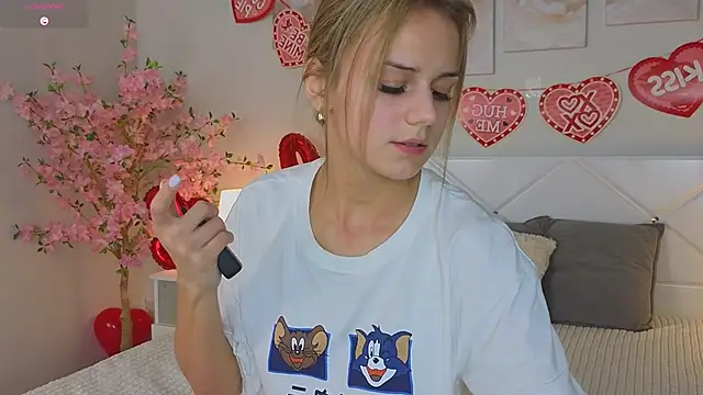 Snapshot of Wendy_D0ll chatting on February 12, 2025, 9:33 pm Wendy D0ll online show from February 12, 2025, 9:33 pm