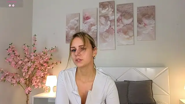 Snapshot of Wendy_D0ll chatting on February 22, 2025, 1:22 am Wendy D0ll online show from February 22, 2025, 1:22 am