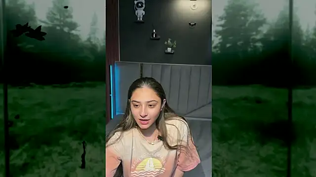 Snapshot of demieliss chatting on September 26, 2025, 4:11 pm demieliss online show from September 26, 2025, 4:11 pm