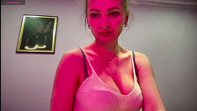 Snapshot of Viola_sweet chatting on February 16, 2025, 1:47 am Viola sweet online show from February 16, 2025, 1:47 am