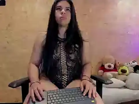 Snapshot of Biancastrongg chatting on January 8, 2025, 1:32 am Biancastrongg online show from January 8, 2025, 1:32 am