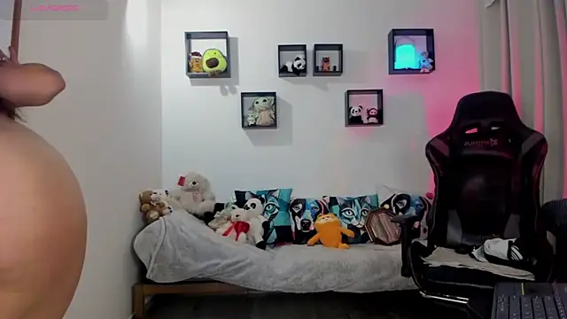 Biancastrongg online show from June 17, 2026, 2:36 am