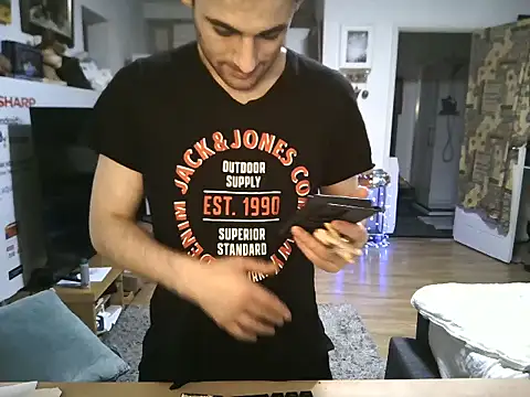 mihaimichael online show from November 28, 2025, 2:36 am