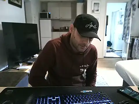 mihaimichael online show from April 2, 2026, 12:03 pm