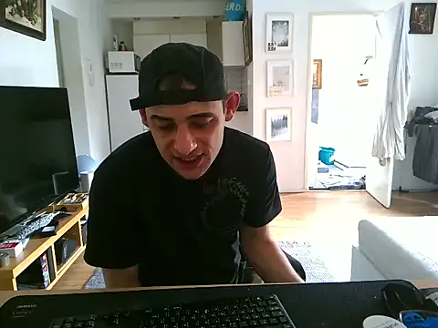 Snapshot of mihaimichael chatting on May 31, 2026, 1:51 pm mihaimichael online show from May 31, 2026, 1:51 pm