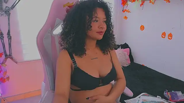 Snapshot of keyla_roberts777 chatting on October 10, 2025, 7:57 pm keyla roberts777 online show from October 10, 2025, 7:57 pm