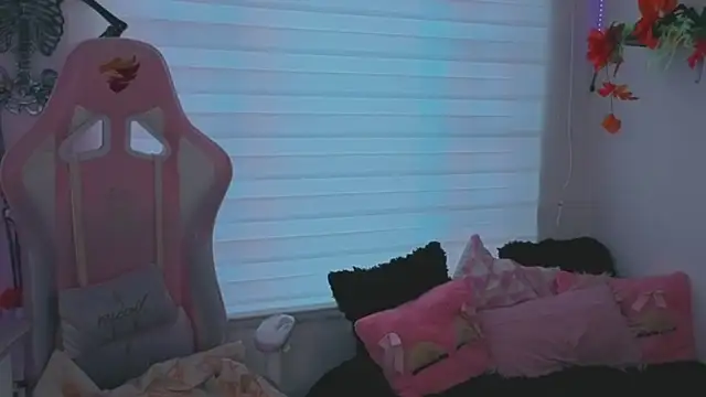 Snapshot of keyla_roberts777 chatting on October 19, 2025, 11:44 am keyla roberts777 online show from October 19, 2025, 11:44 am