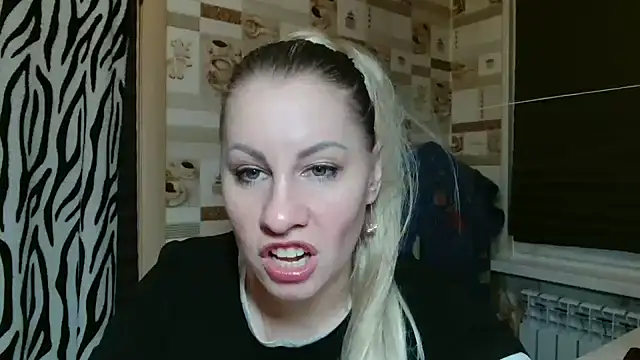 Snapshot of TherestlessKitty chatting on February 23, 2026, 10:18 pm TherestlessKitty online show from February 23, 2026, 10:18 pm