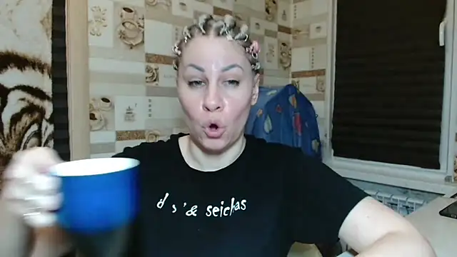 Snapshot of TherestlessKitty chatting on April 23, 2026, 10:12 pm TherestlessKitty online show from April 23, 2026, 10:12 pm