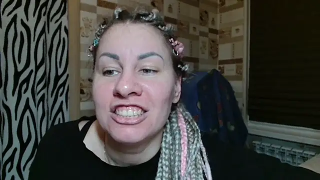 Snapshot of TherestlessKitty chatting on May 5, 2026, 10:18 pm TherestlessKitty online show from May 5, 2026, 10:18 pm
