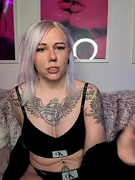 Snapshot of nora_the_strange chatting on March 31, 2026, 5:57 pm nora the strange online show from March 31, 2026, 5:57 pm