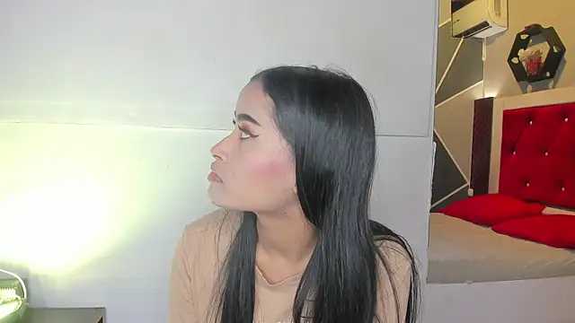 Snapshot of Karoll014 chatting on July 1, 2026, 11:56 am Karoll014 online show from July 1, 2026, 11:56 am
