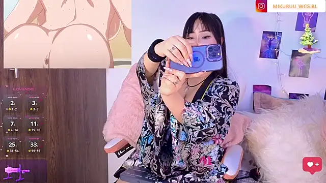 Snapshot of mikuru_hara chatting on December 22, 2024, 2:49 am mikuru hara online show from December 22, 2024, 2:49 am