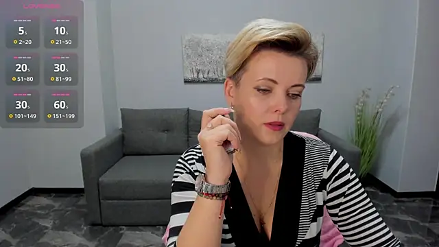 Julia Wilsone online show from December 2, 2024, 10:39 am
