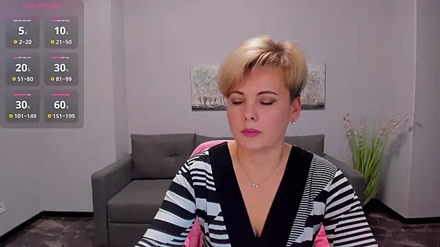 Julia Wilsone online show from December 11, 2024, 1:28 pm