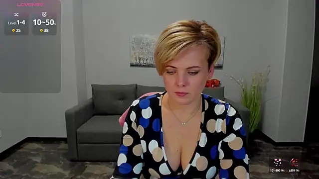Julia Wilsone online show from February 19, 2025, 6:10 pm