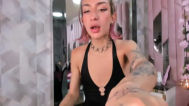 MadisonWood01 online show from February 20, 2025, 1:51 pm