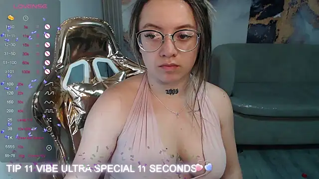 Snapshot of Cristal_v_1 chatting on January 17, 2025, 3:23 am Cristal v 1 online show from January 17, 2025, 3:23 am