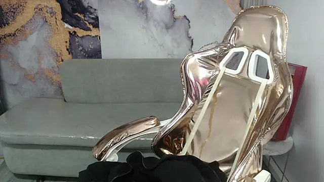 Snapshot of Cristal_v_1 chatting on February 20, 2025, 3:01 am Cristal v 1 online show from February 20, 2025, 3:01 am