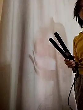 Snapshot of Gussie_Bridie chatting on October 5, 2025, 4:44 am Gussie Bridie online show from October 5, 2025, 4:44 am