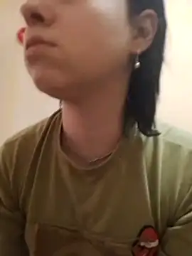 Snapshot of Gussie_Bridie chatting on October 18, 2025, 5:43 am Gussie Bridie online show from October 18, 2025, 5:43 am