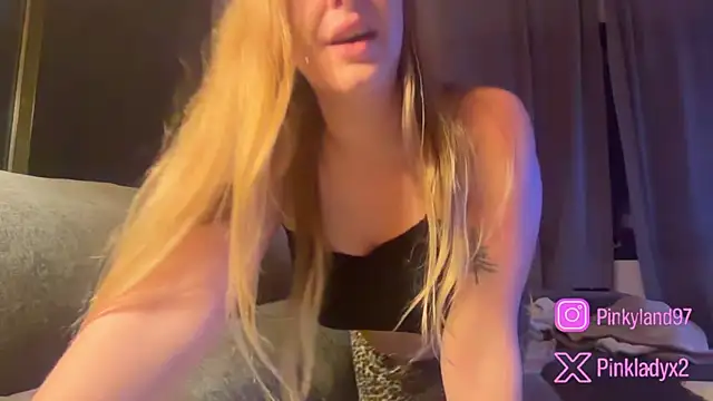 Pinkyladyxxx online show from May 3, 2026, 11:55 pm