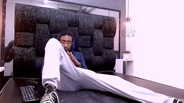 Snapshot of Jose_Smoke chatting on January 21, 2025, 3:37 am Jose Smoke online show from January 21, 2025, 3:37 am
