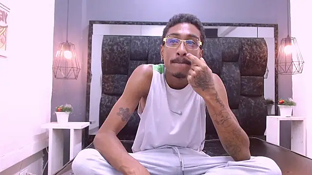 Snapshot of Jose_Smoke chatting on January 22, 2025, 3:31 am Jose Smoke online show from January 22, 2025, 3:31 am