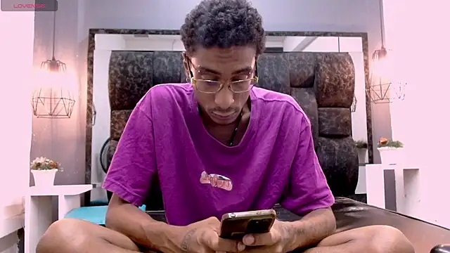 Snapshot of Jose_Smoke chatting on January 28, 2025, 2:32 am Jose Smoke online show from January 28, 2025, 2:32 am