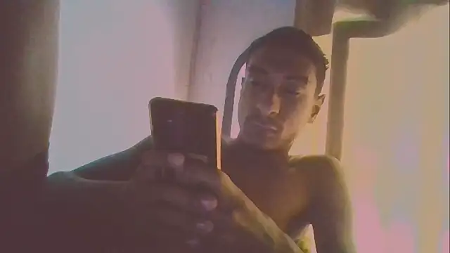 Snapshot of Jose_Smoke chatting on February 14, 2025, 8:05 pm Jose Smoke online show from February 14, 2025, 8:05 pm