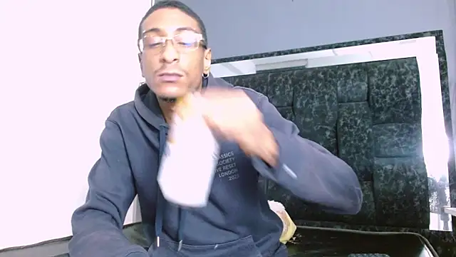 Snapshot of Jose_Smoke chatting on February 16, 2025, 2:20 am Jose Smoke online show from February 16, 2025, 2:20 am