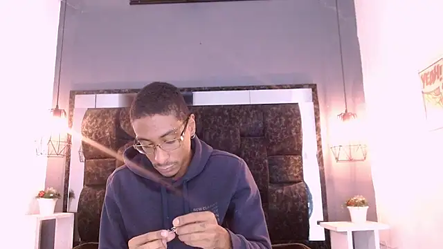 Snapshot of Jose_Smoke chatting on February 17, 2025, 2:53 am Jose Smoke online show from February 17, 2025, 2:53 am