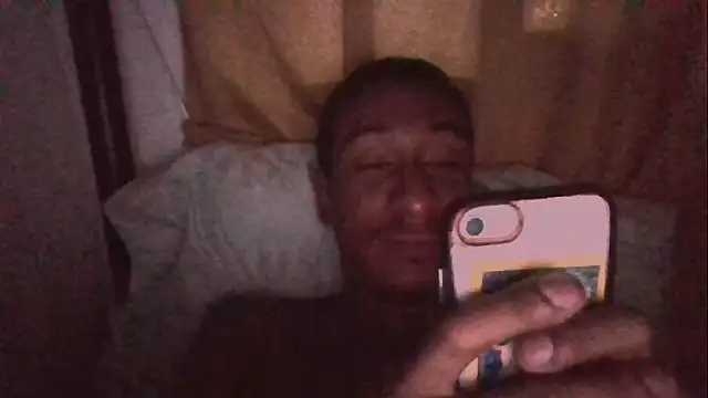 Snapshot of Jose_Smoke chatting on February 21, 2025, 11:21 pm Jose Smoke online show from February 21, 2025, 11:21 pm