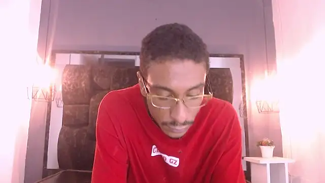 Snapshot of Jose_Smoke chatting on February 24, 2025, 12:41 am Jose Smoke online show from February 24, 2025, 12:41 am