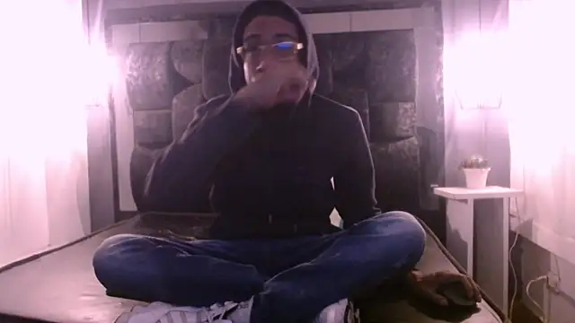 Snapshot of Jose_Smoke chatting on February 24, 2025, 10:15 am Jose Smoke online show from February 24, 2025, 10:15 am