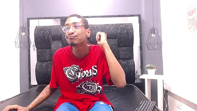 Snapshot of Jose_Smoke chatting on February 28, 2025, 3:59 am Jose Smoke online show from February 28, 2025, 3:59 am