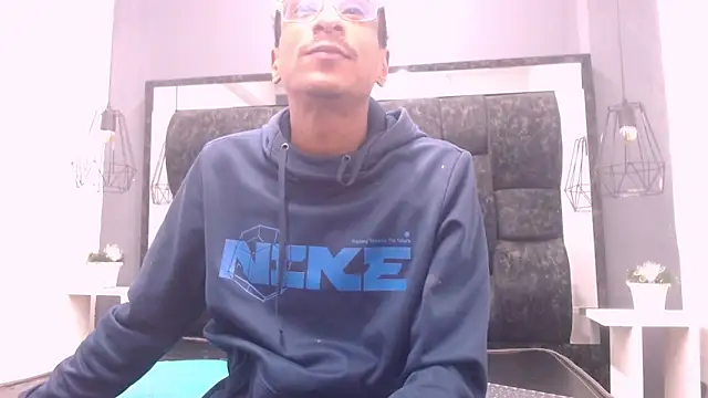 Snapshot of Jose_Smoke chatting on March 7, 2025, 4:02 am Jose Smoke online show from March 7, 2025, 4:02 am